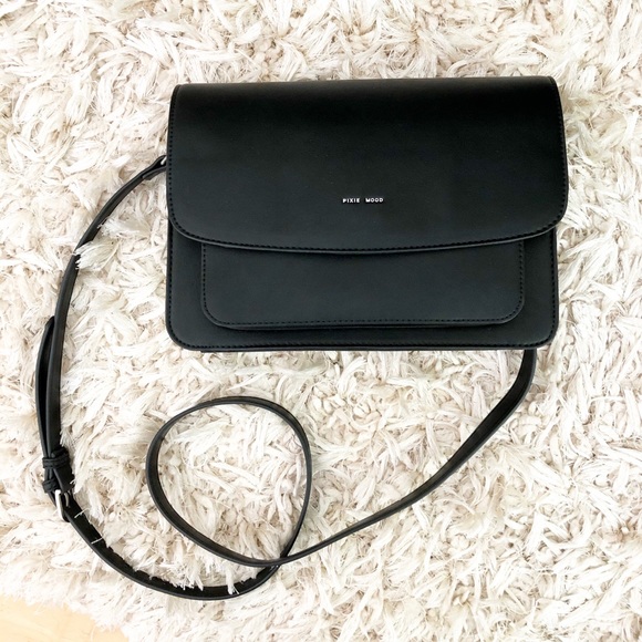 Pixie Mood Handbags - NWT Pixie Mood “Zoe” Vegan Leather Crossbody